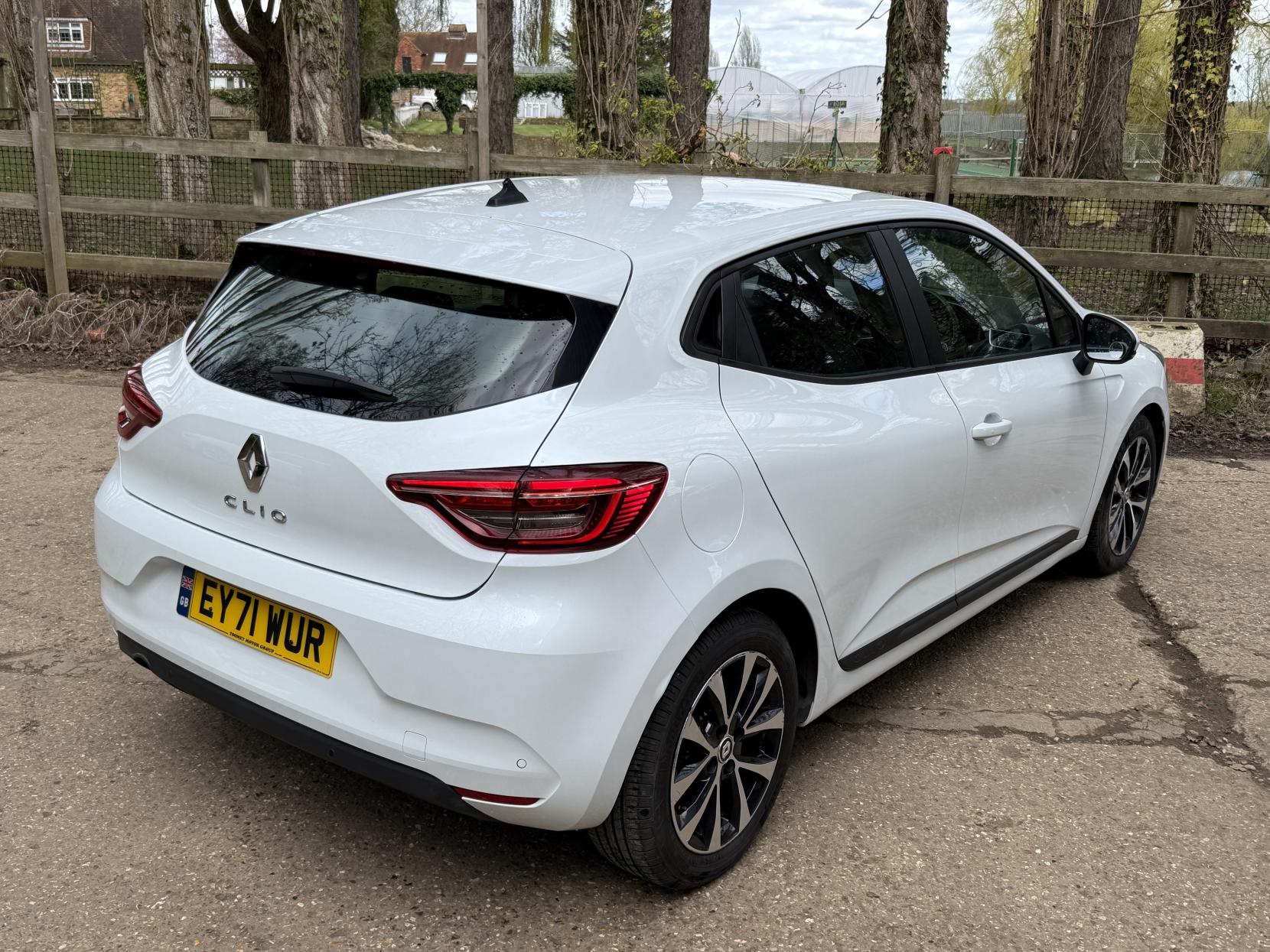 Renault Clio 1.0 TCe Iconic Hatchback 5dr Petrol Manual Euro 6 (s/s) (90 ps)