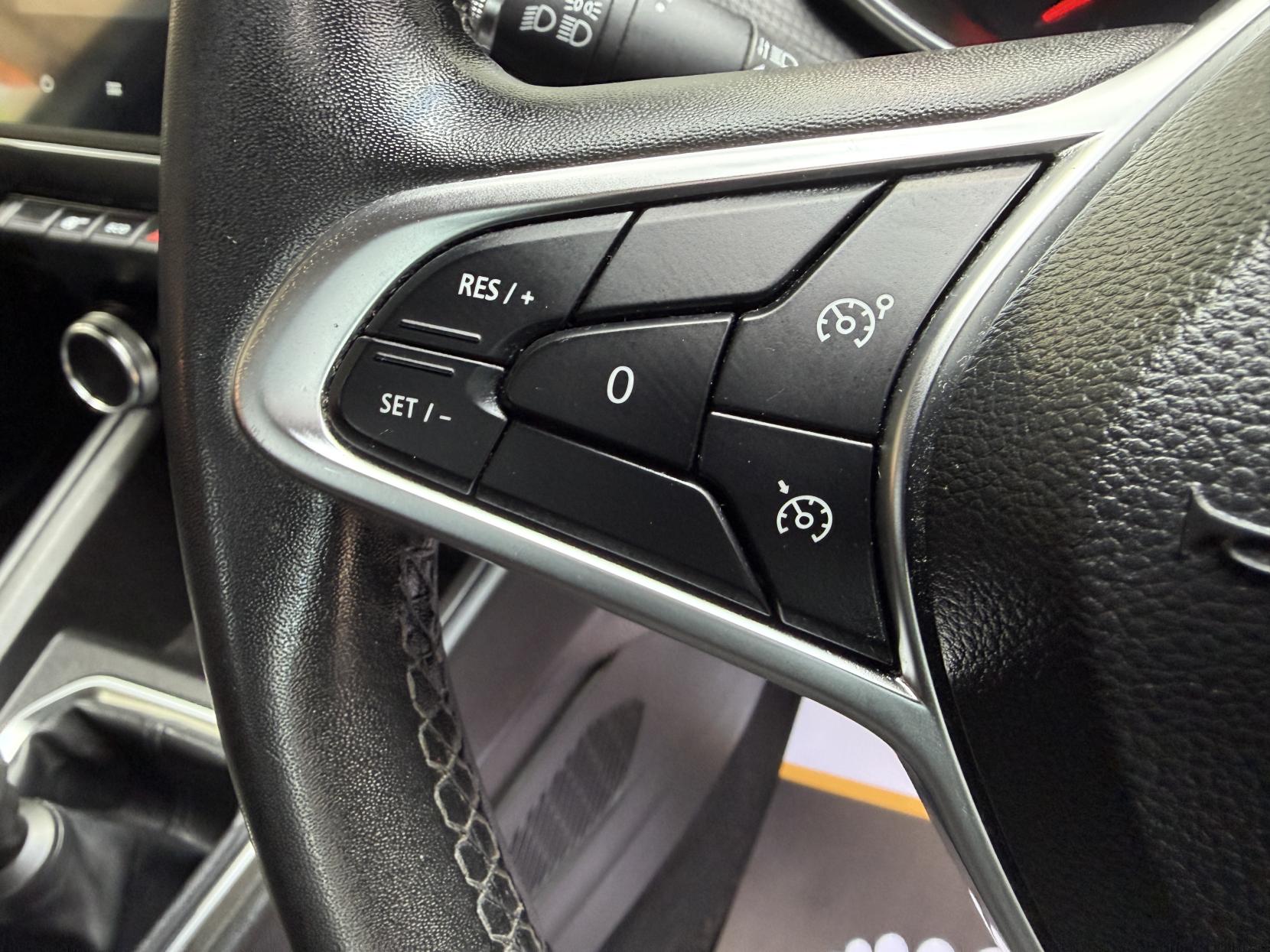 Renault Clio 1.0 TCe Iconic Hatchback 5dr Petrol Manual Euro 6 (s/s) (90 ps)