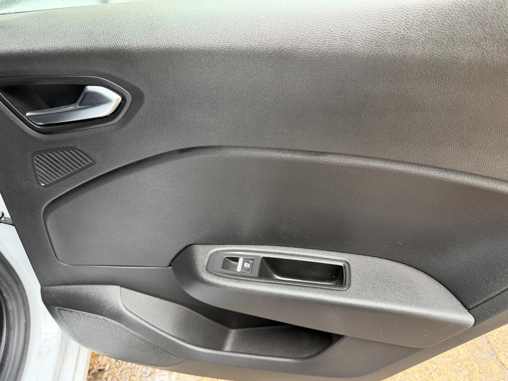 Renault Clio 1.0 TCe Iconic Hatchback 5dr Petrol Manual Euro 6 (s/s) (90 ps)