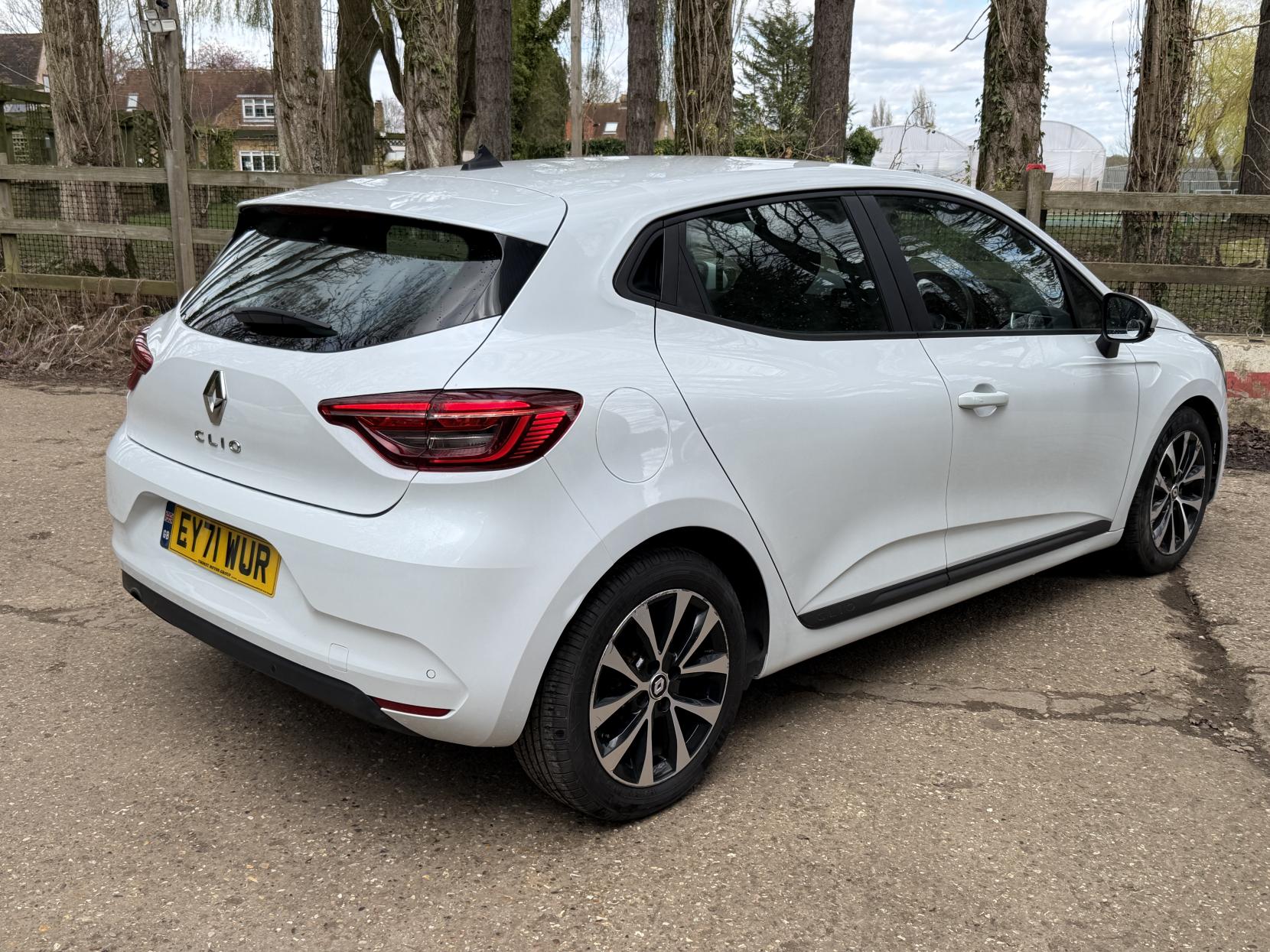 Renault Clio 1.0 TCe Iconic Hatchback 5dr Petrol Manual Euro 6 (s/s) (90 ps)