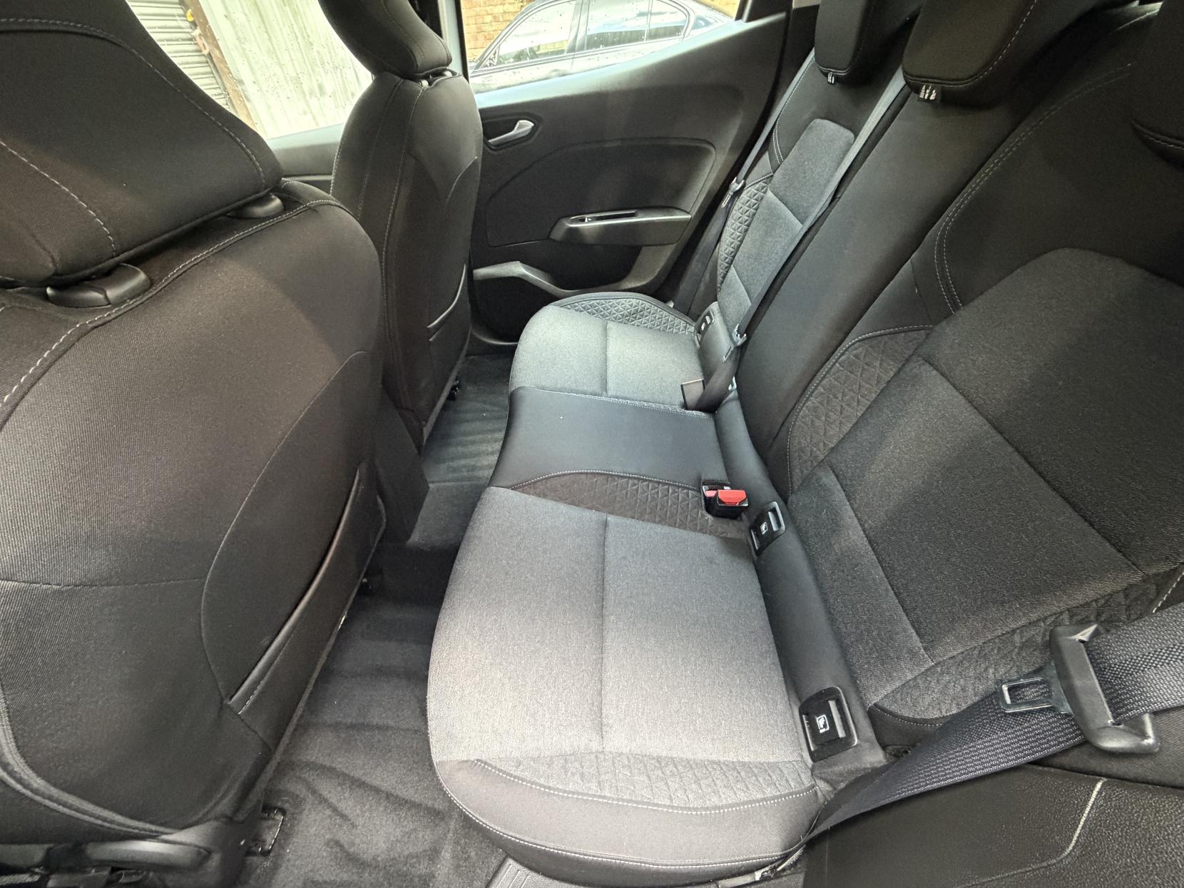 Renault Clio 1.0 TCe Iconic Hatchback 5dr Petrol Manual Euro 6 (s/s) (90 ps)