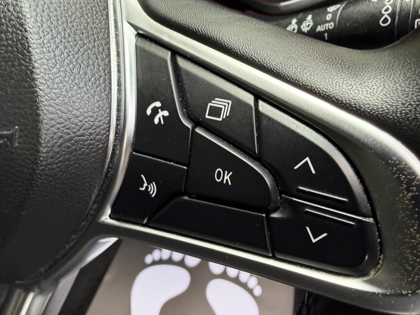 Renault Clio 1.0 TCe Iconic Hatchback 5dr Petrol Manual Euro 6 (s/s) (90 ps)