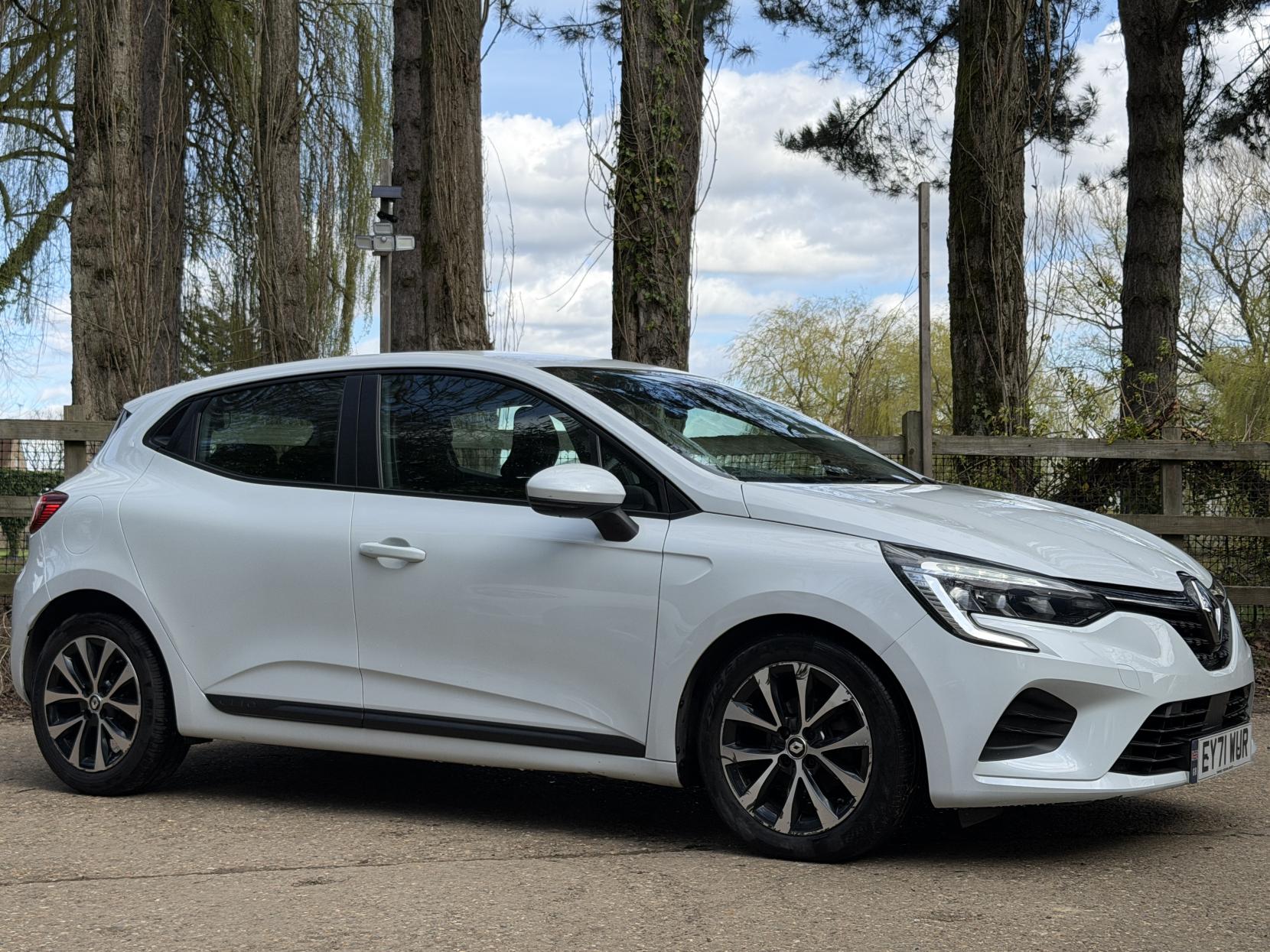 Renault Clio 1.0 TCe Iconic Hatchback 5dr Petrol Manual Euro 6 (s/s) (90 ps)