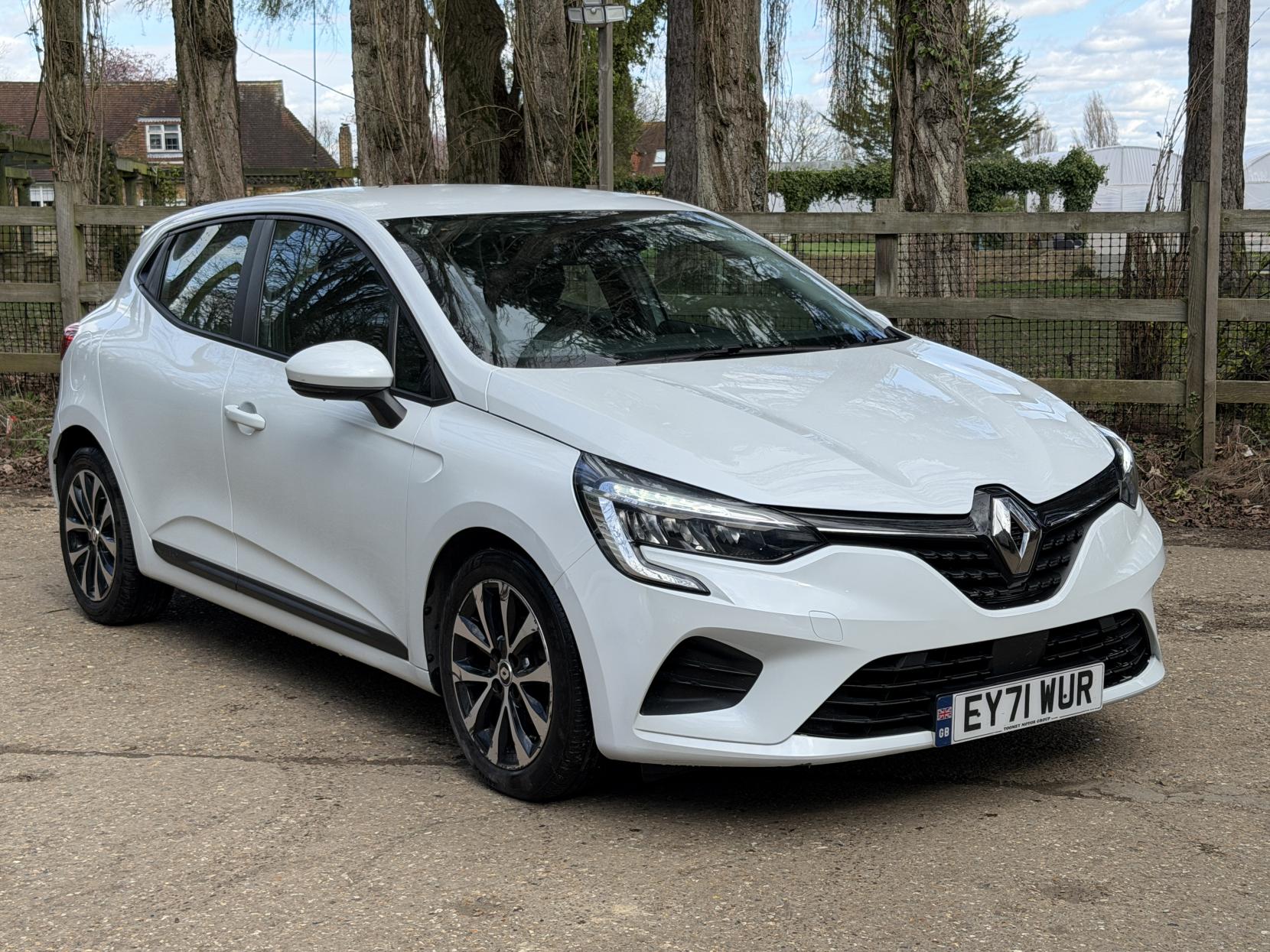 Renault Clio 1.0 TCe Iconic Hatchback 5dr Petrol Manual Euro 6 (s/s) (90 ps)