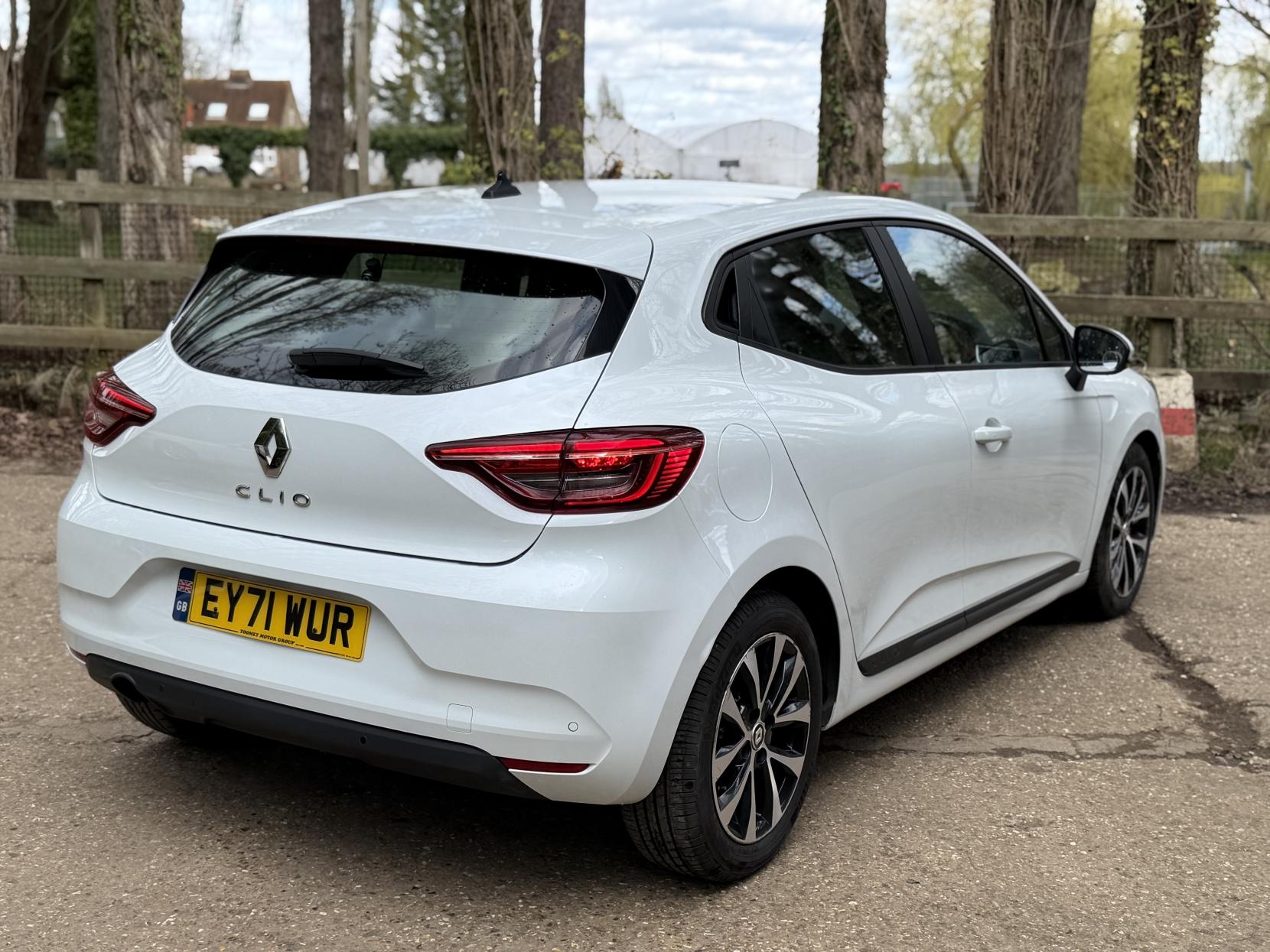 Renault Clio 1.0 TCe Iconic Hatchback 5dr Petrol Manual Euro 6 (s/s) (90 ps)