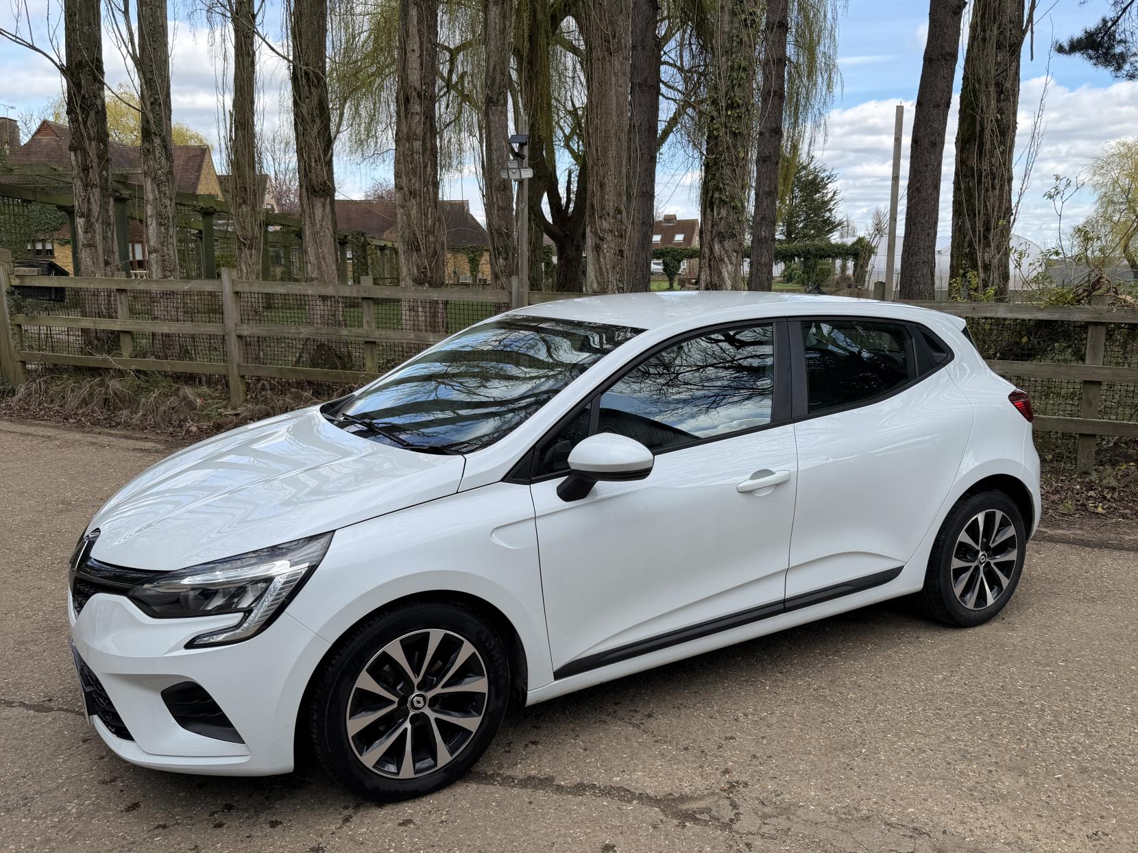 Renault Clio 1.0 TCe Iconic Hatchback 5dr Petrol Manual Euro 6 (s/s) (90 ps)