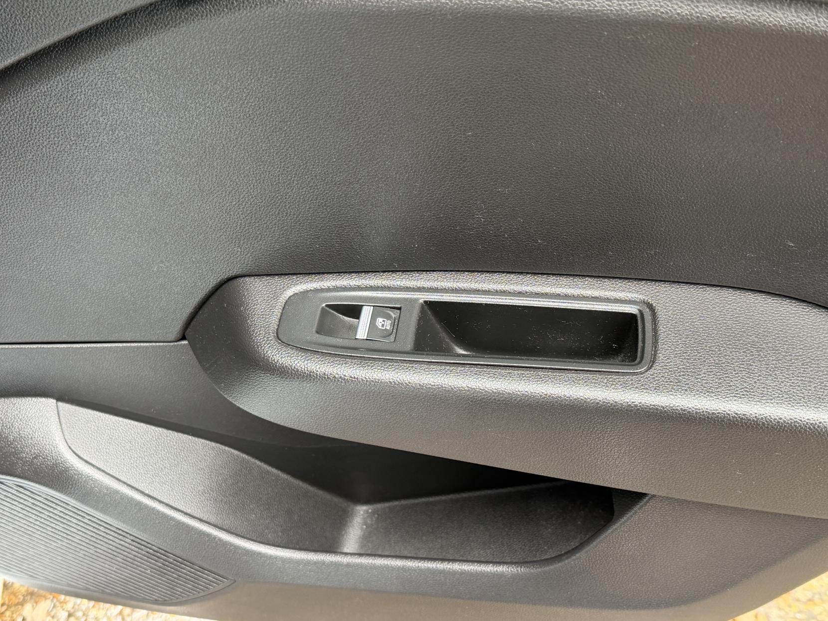 Renault Clio 1.0 TCe Iconic Hatchback 5dr Petrol Manual Euro 6 (s/s) (90 ps)