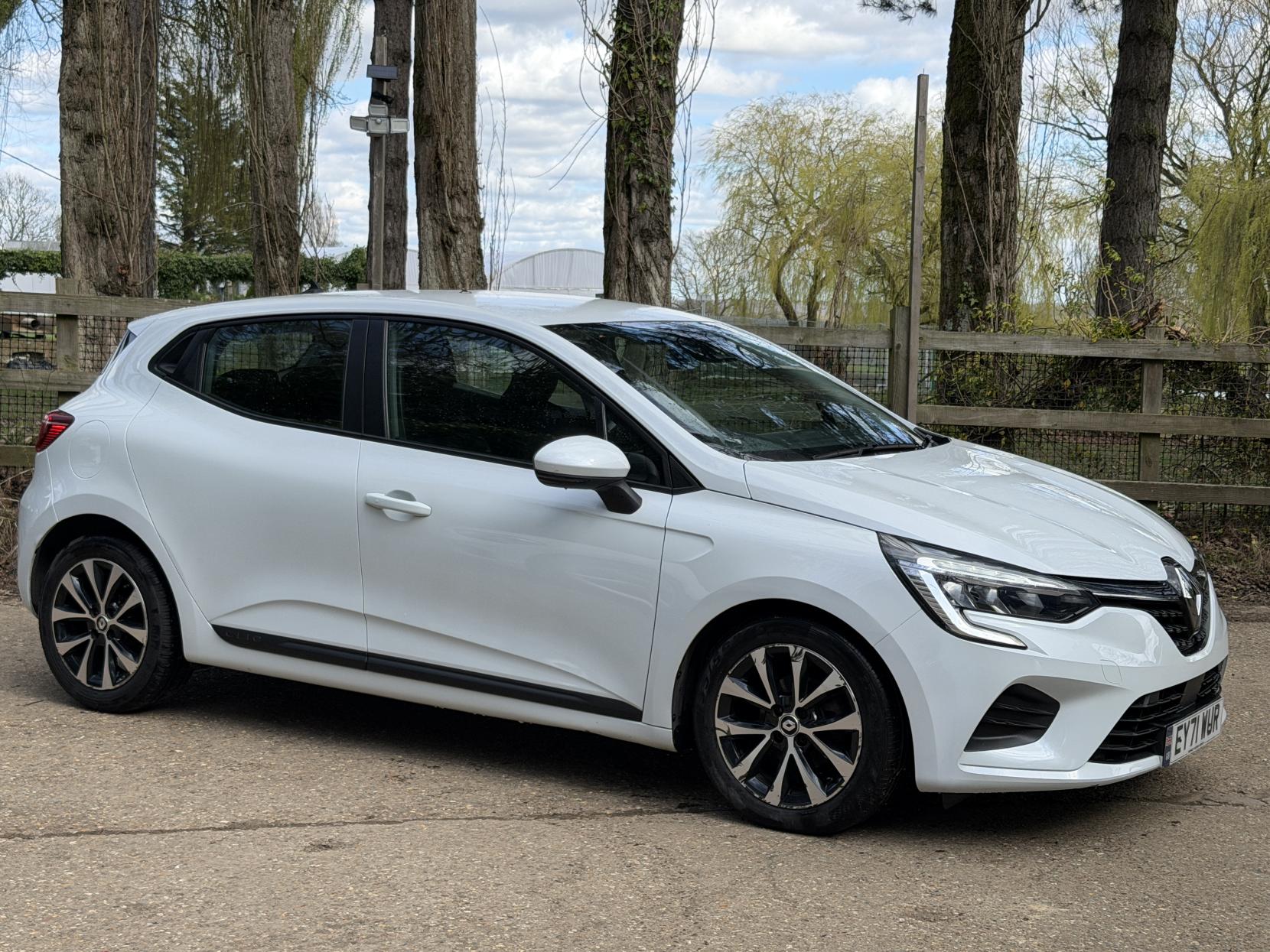 Renault Clio 1.0 TCe Iconic Hatchback 5dr Petrol Manual Euro 6 (s/s) (90 ps)