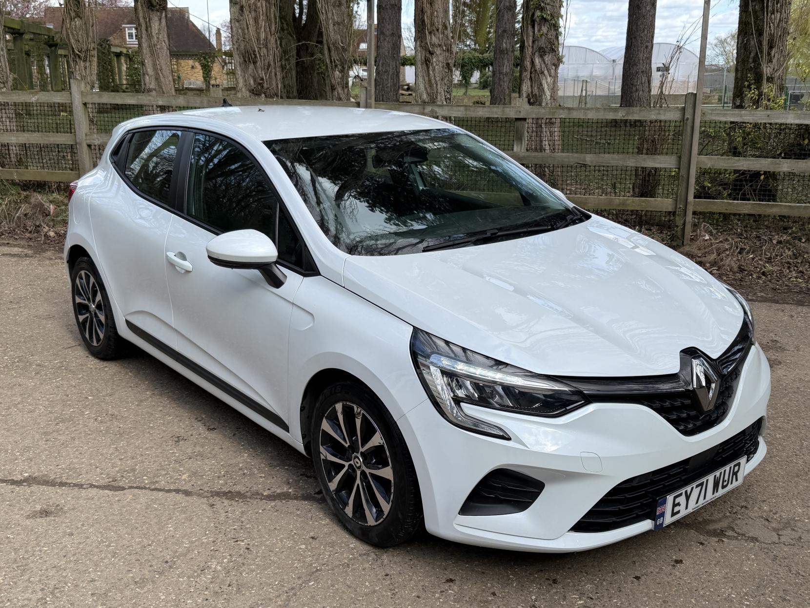 Renault Clio 1.0 TCe Iconic Hatchback 5dr Petrol Manual Euro 6 (s/s) (90 ps)