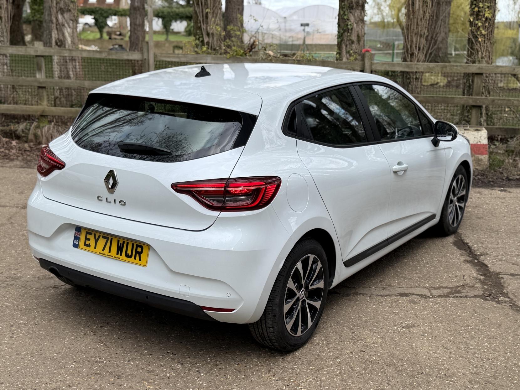 Renault Clio 1.0 TCe Iconic Hatchback 5dr Petrol Manual Euro 6 (s/s) (90 ps)