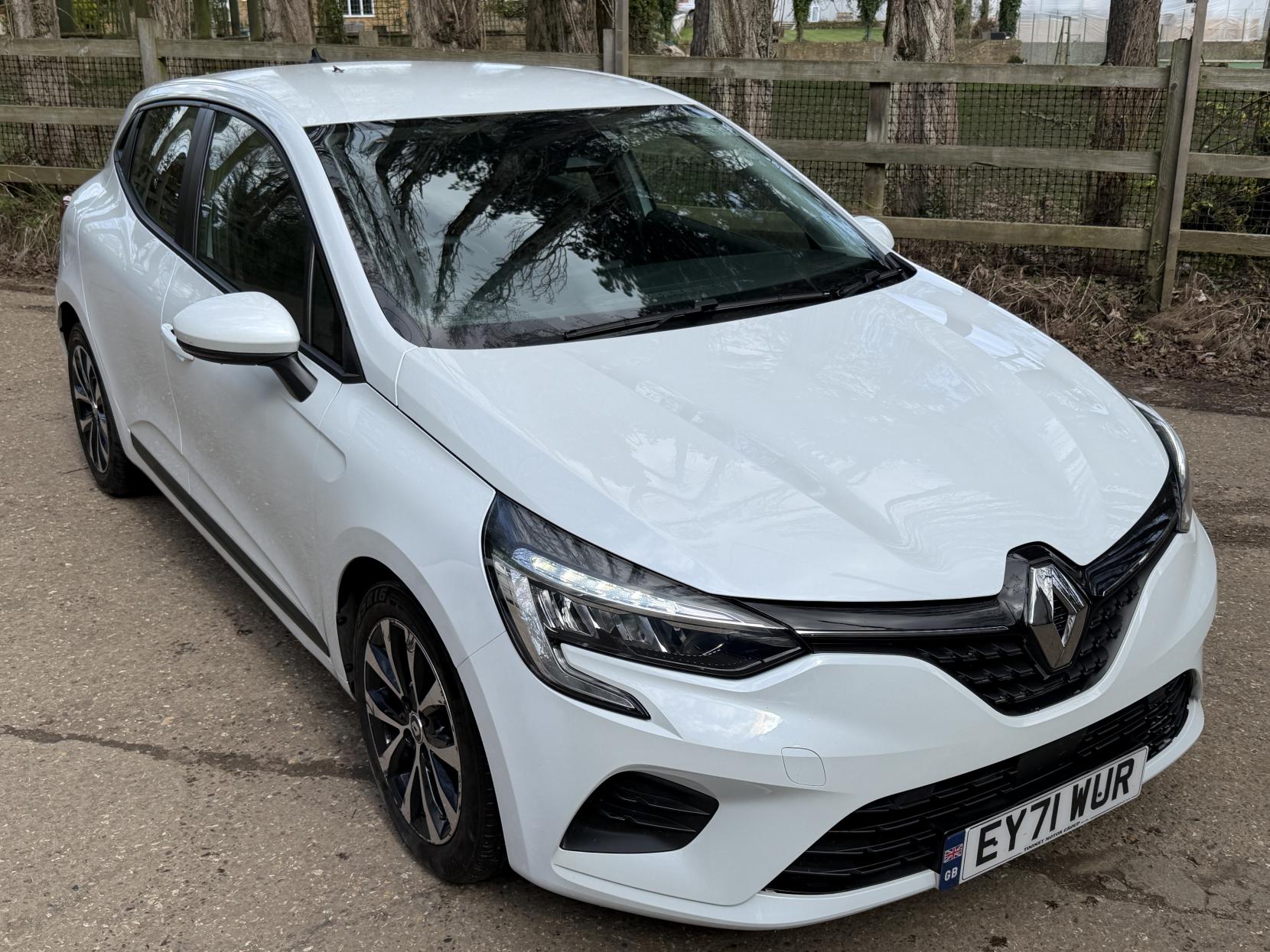 Renault Clio 1.0 TCe Iconic Hatchback 5dr Petrol Manual Euro 6 (s/s) (90 ps)