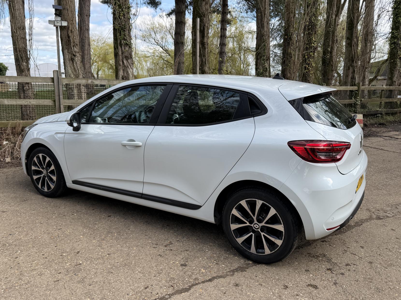 Renault Clio 1.0 TCe Iconic Hatchback 5dr Petrol Manual Euro 6 (s/s) (90 ps)