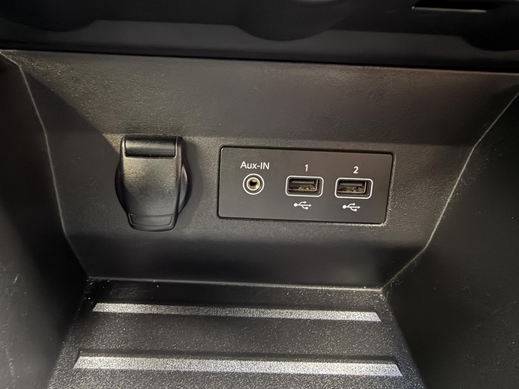 Renault Clio 1.0 TCe Iconic Hatchback 5dr Petrol Manual Euro 6 (s/s) (90 ps)