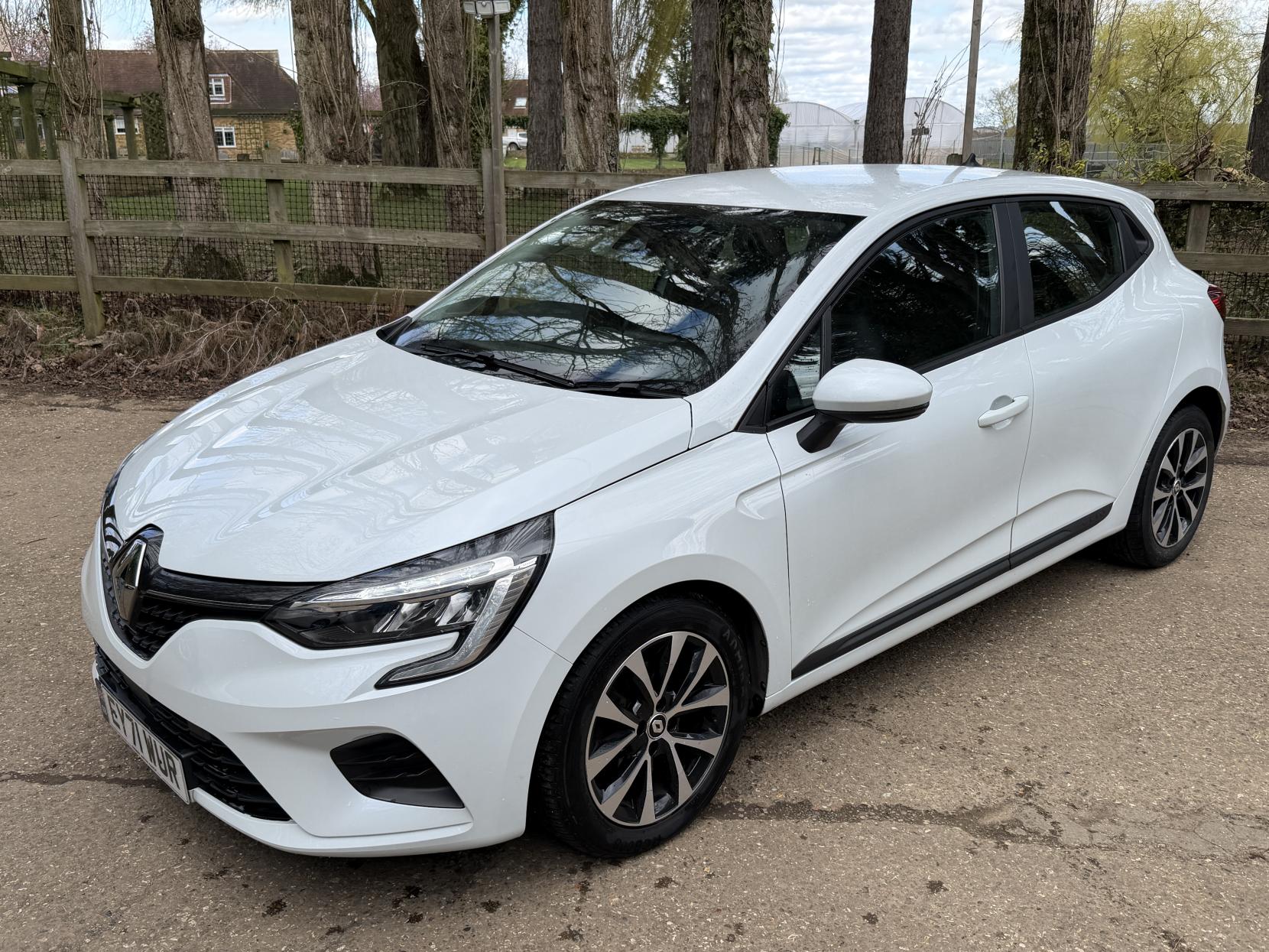 Renault Clio 1.0 TCe Iconic Hatchback 5dr Petrol Manual Euro 6 (s/s) (90 ps)