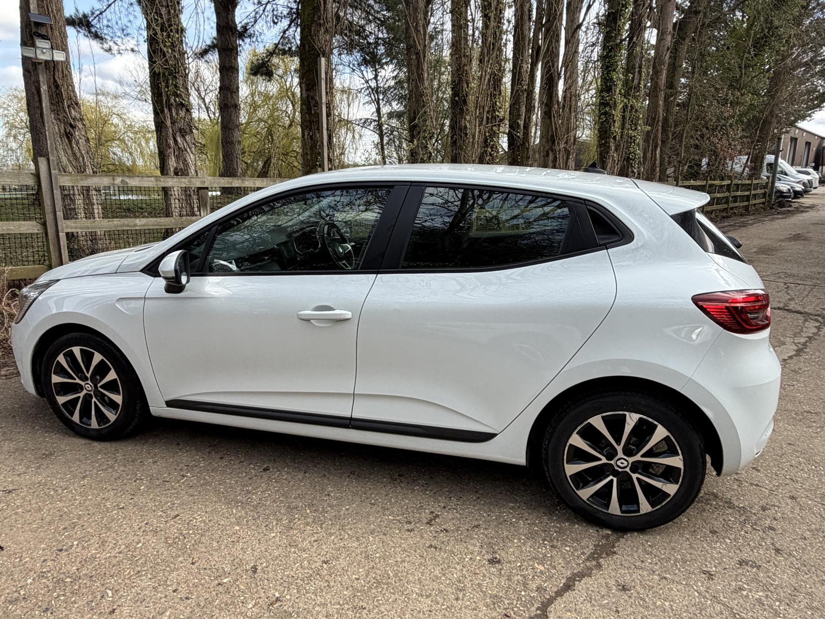 Renault Clio 1.0 TCe Iconic Hatchback 5dr Petrol Manual Euro 6 (s/s) (90 ps)