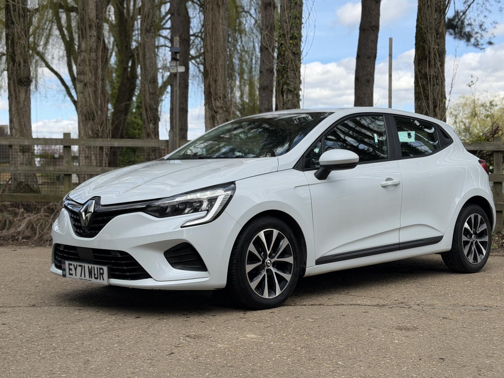 Renault Clio 1.0 TCe Iconic Hatchback 5dr Petrol Manual Euro 6 (s/s) (90 ps)