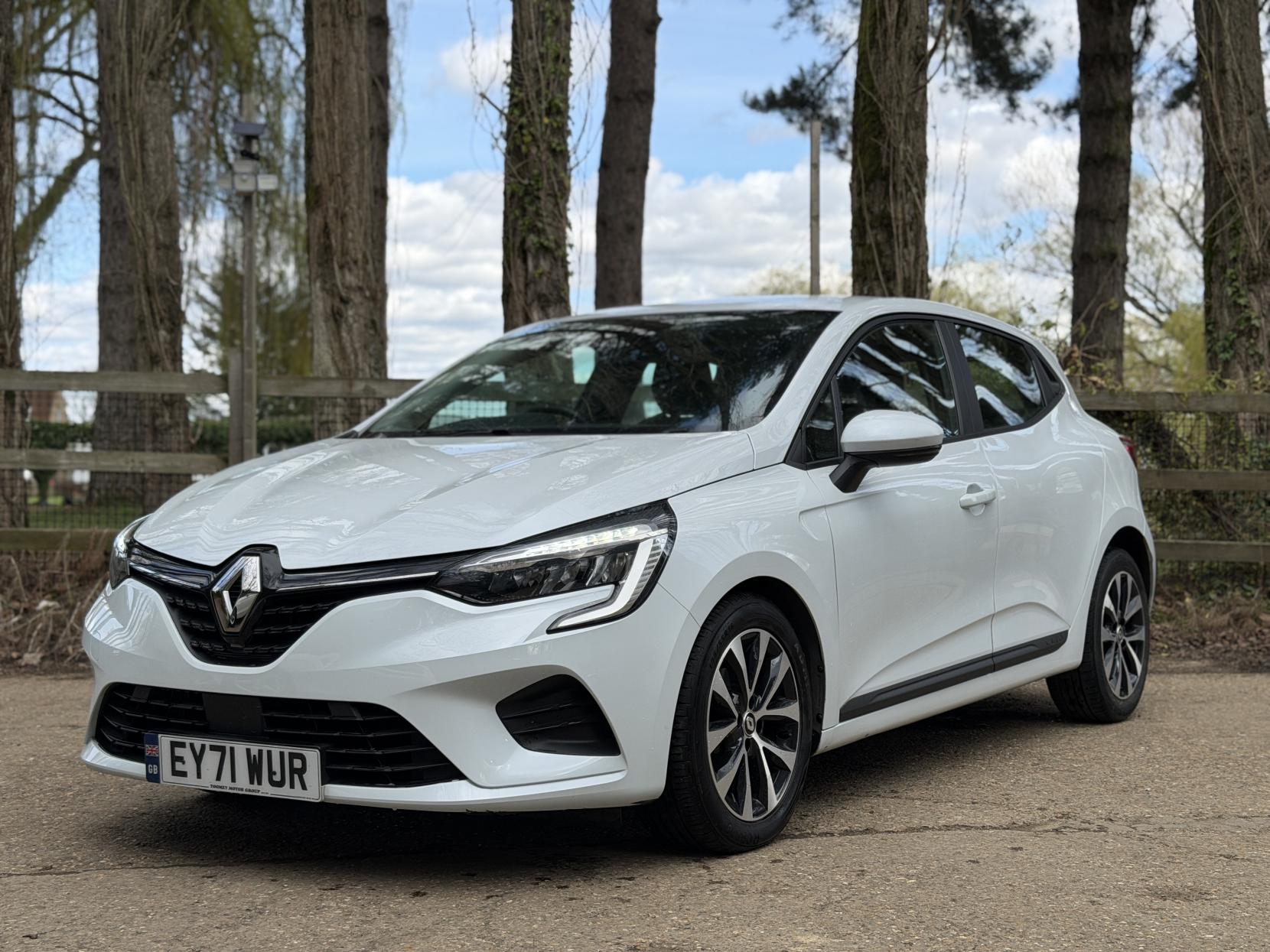 Renault Clio 1.0 TCe Iconic Hatchback 5dr Petrol Manual Euro 6 (s/s) (90 ps)