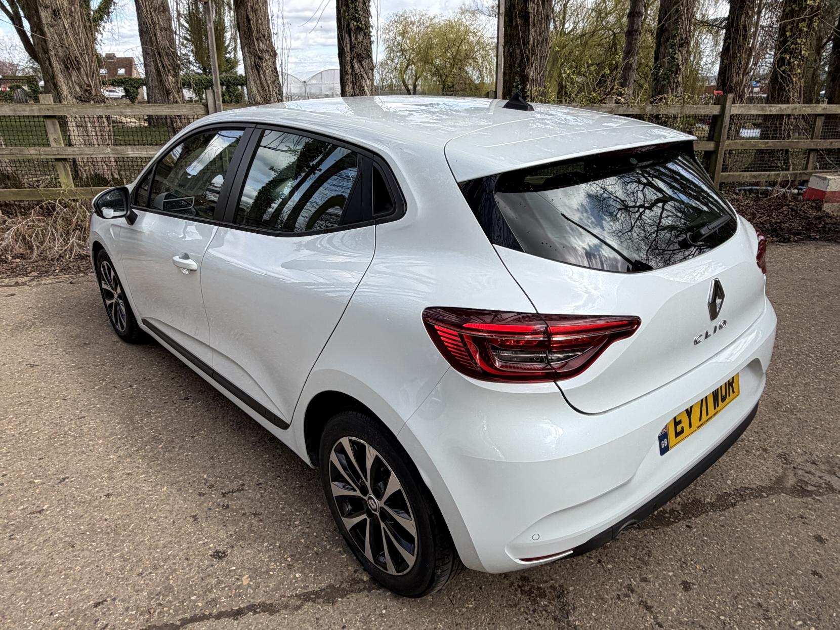 Renault Clio 1.0 TCe Iconic Hatchback 5dr Petrol Manual Euro 6 (s/s) (90 ps)