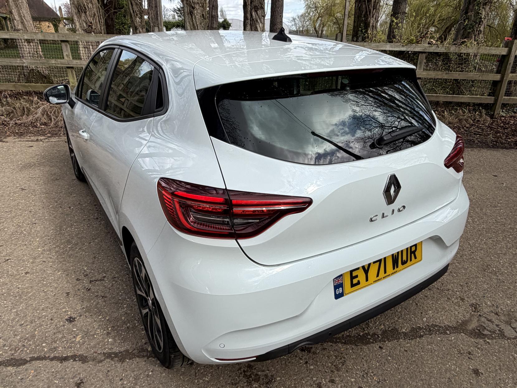 Renault Clio 1.0 TCe Iconic Hatchback 5dr Petrol Manual Euro 6 (s/s) (90 ps)