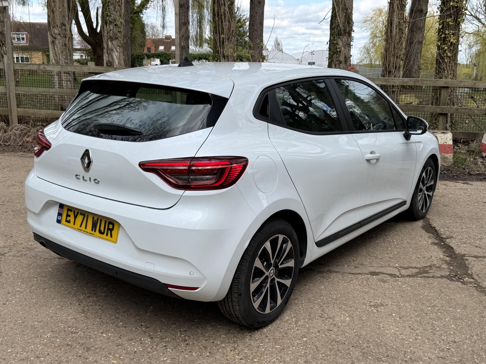 Renault Clio 1.0 TCe Iconic Hatchback 5dr Petrol Manual Euro 6 (s/s) (90 ps)