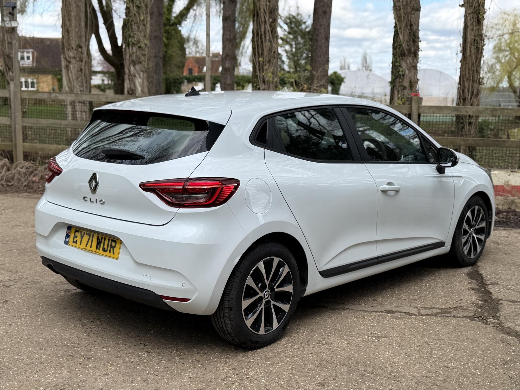 Renault Clio 1.0 TCe Iconic Hatchback 5dr Petrol Manual Euro 6 (s/s) (90 ps)