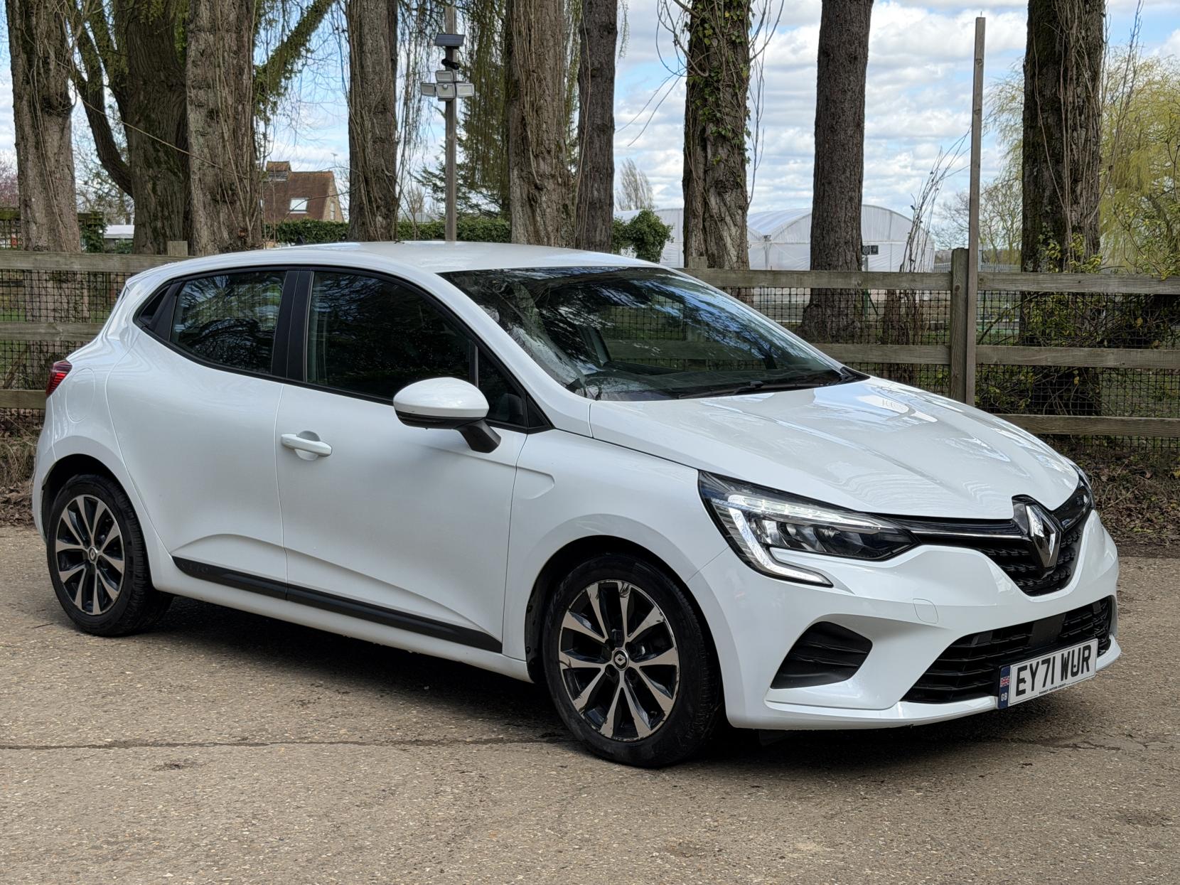 Renault Clio 1.0 TCe Iconic Hatchback 5dr Petrol Manual Euro 6 (s/s) (90 ps)