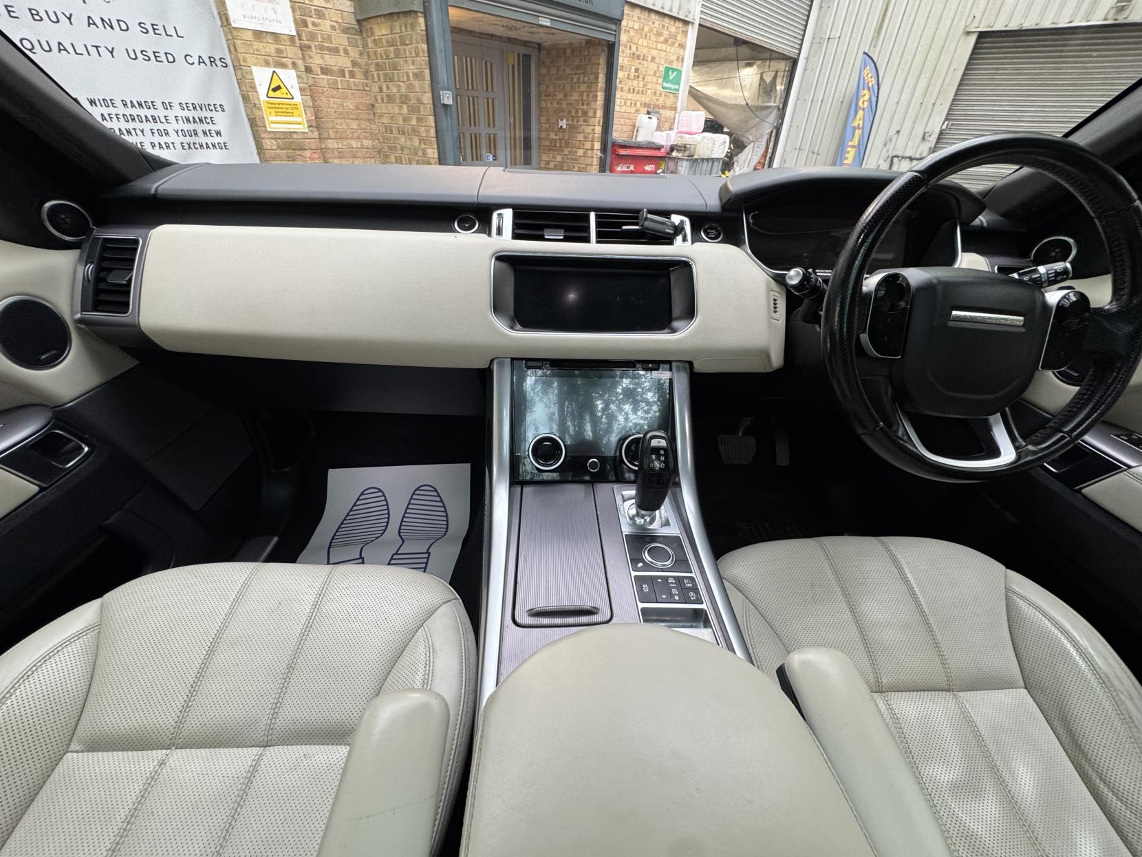 Land Rover Range Rover Sport 3.0 SD V6 HSE SUV 5dr Diesel Auto 4WD Euro 6 (s/s) (306 ps)