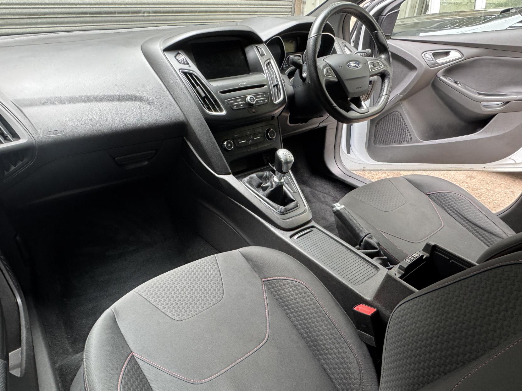 Ford Focus 1.0T EcoBoost ST-Line Hatchback 5dr Petrol Manual Euro 6 (s/s) (140 ps)