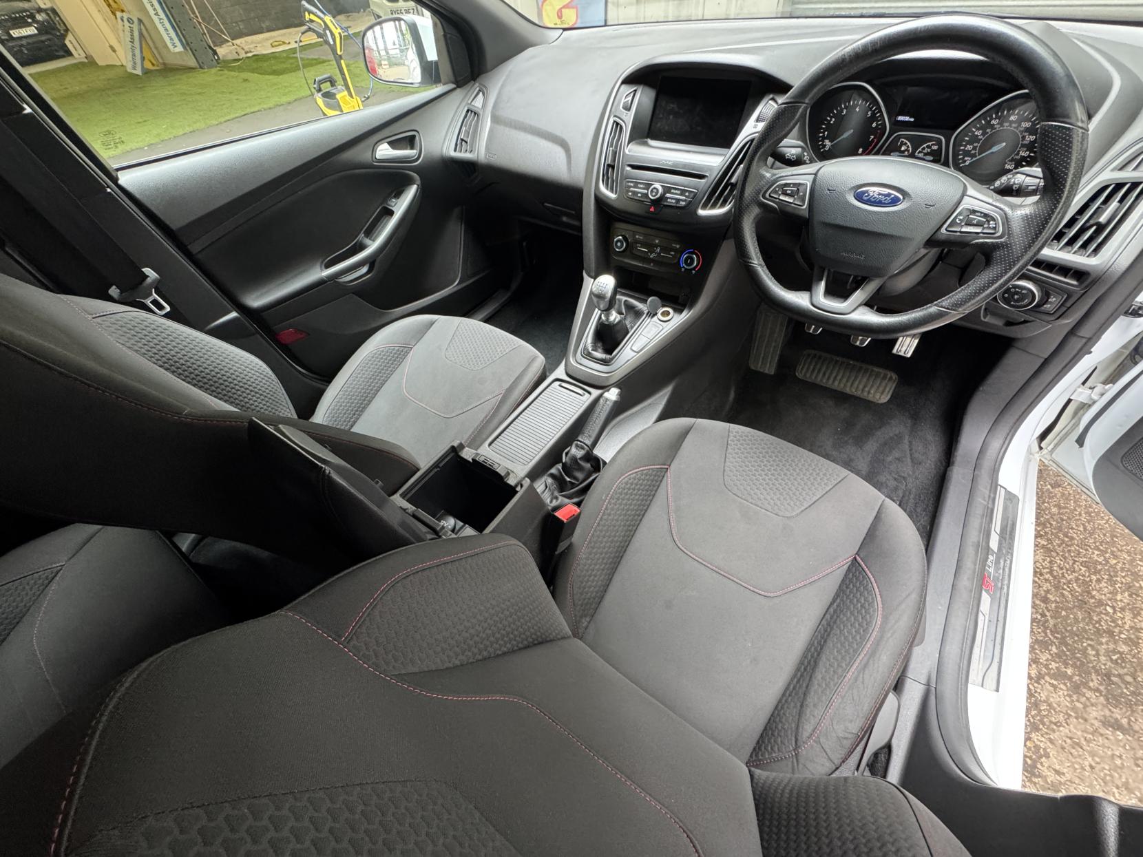 Ford Focus 1.0T EcoBoost ST-Line Hatchback 5dr Petrol Manual Euro 6 (s/s) (140 ps)