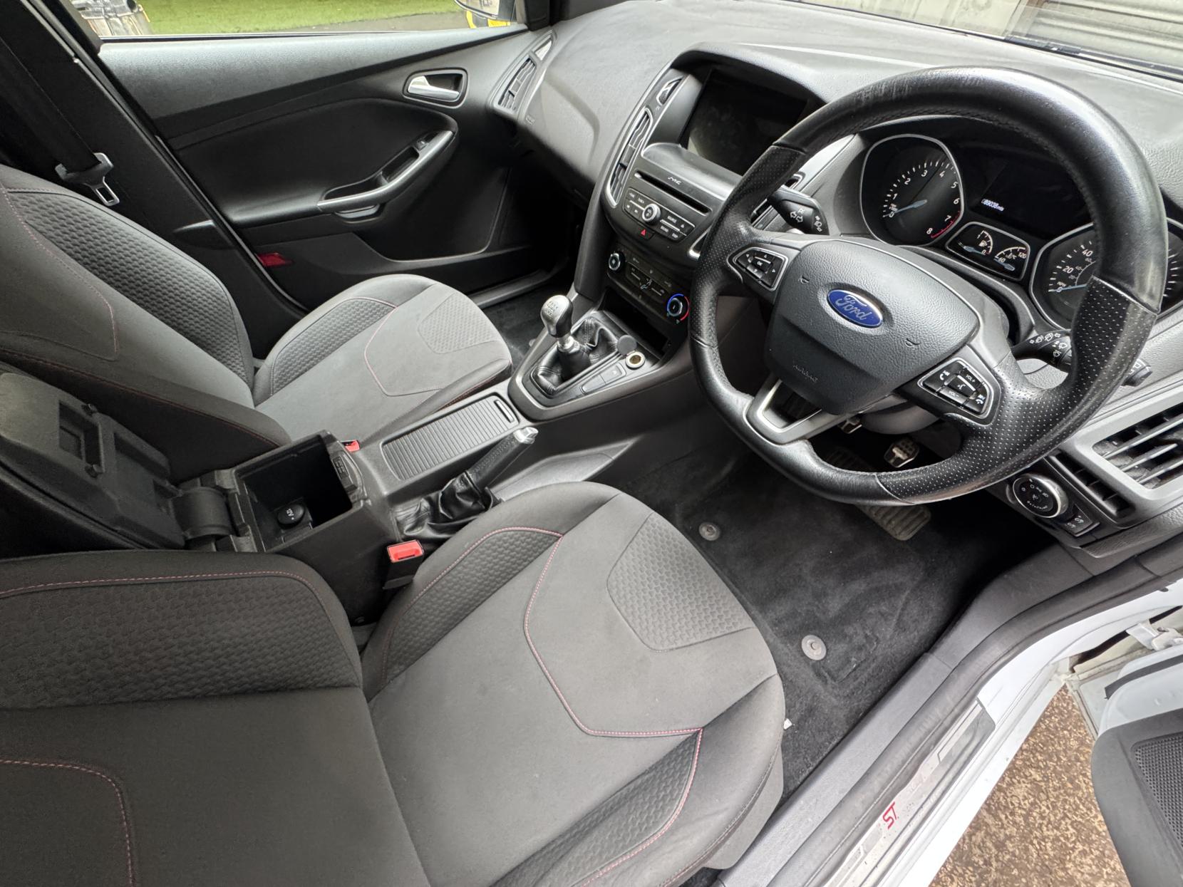 Ford Focus 1.0T EcoBoost ST-Line Hatchback 5dr Petrol Manual Euro 6 (s/s) (140 ps)