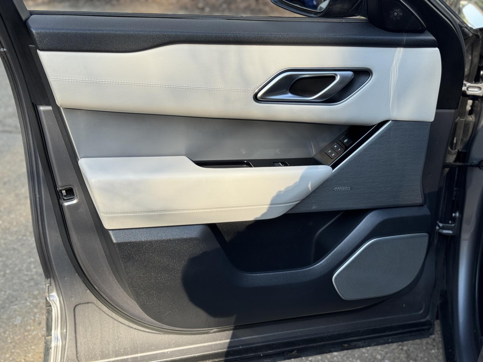 Land Rover Range Rover Velar 3.0 D300 R-Dynamic HSE SUV 5dr Diesel Auto 4WD Euro 6 (s/s) (300 ps)