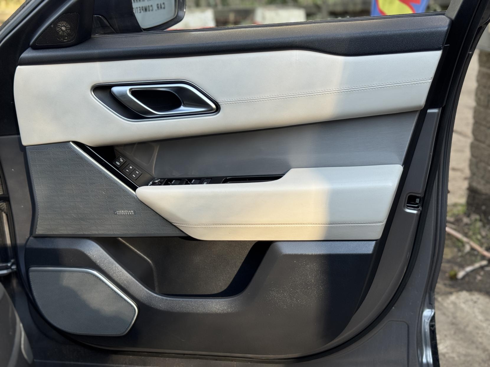 Land Rover Range Rover Velar 3.0 D300 R-Dynamic HSE SUV 5dr Diesel Auto 4WD Euro 6 (s/s) (300 ps)