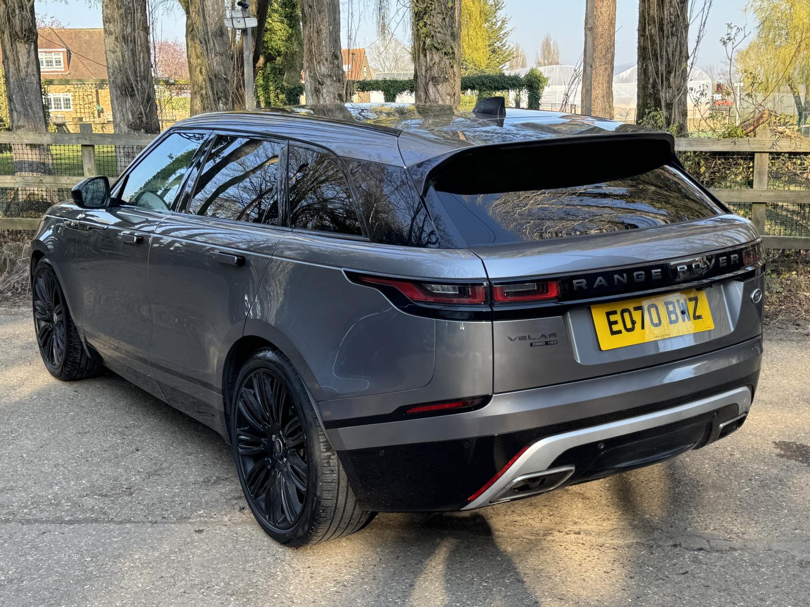 Land Rover Range Rover Velar 3.0 D300 R-Dynamic HSE SUV 5dr Diesel Auto 4WD Euro 6 (s/s) (300 ps)