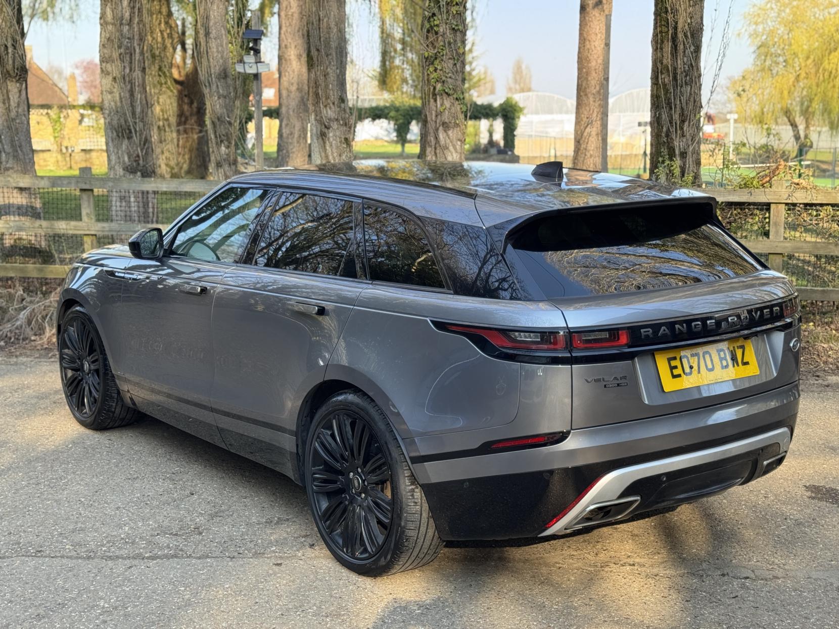 Land Rover Range Rover Velar 3.0 D300 R-Dynamic HSE SUV 5dr Diesel Auto 4WD Euro 6 (s/s) (300 ps)