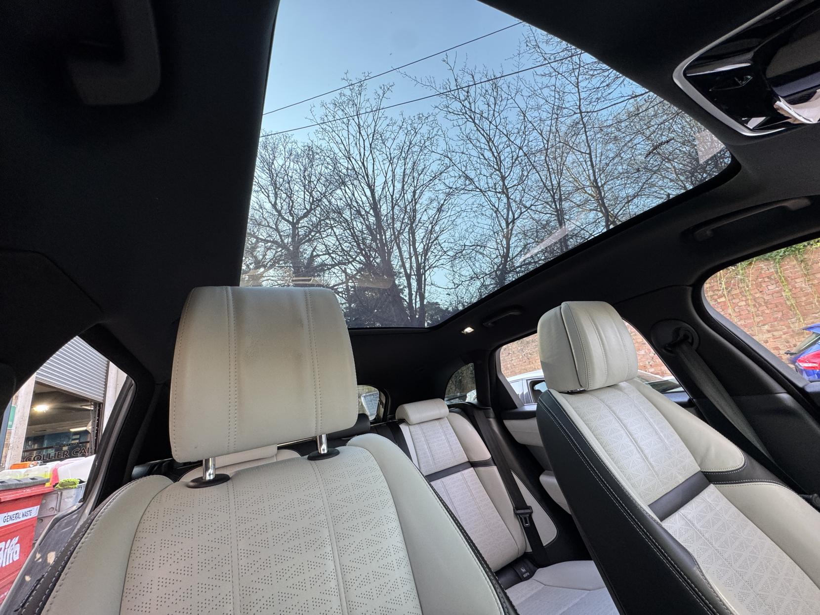 Land Rover Range Rover Velar 3.0 D300 R-Dynamic HSE SUV 5dr Diesel Auto 4WD Euro 6 (s/s) (300 ps)