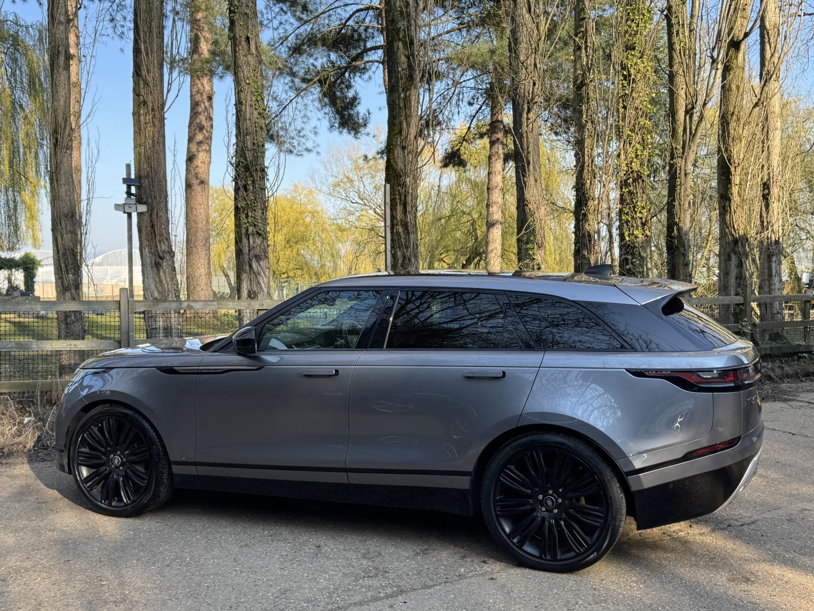 Land Rover Range Rover Velar 3.0 D300 R-Dynamic HSE SUV 5dr Diesel Auto 4WD Euro 6 (s/s) (300 ps)