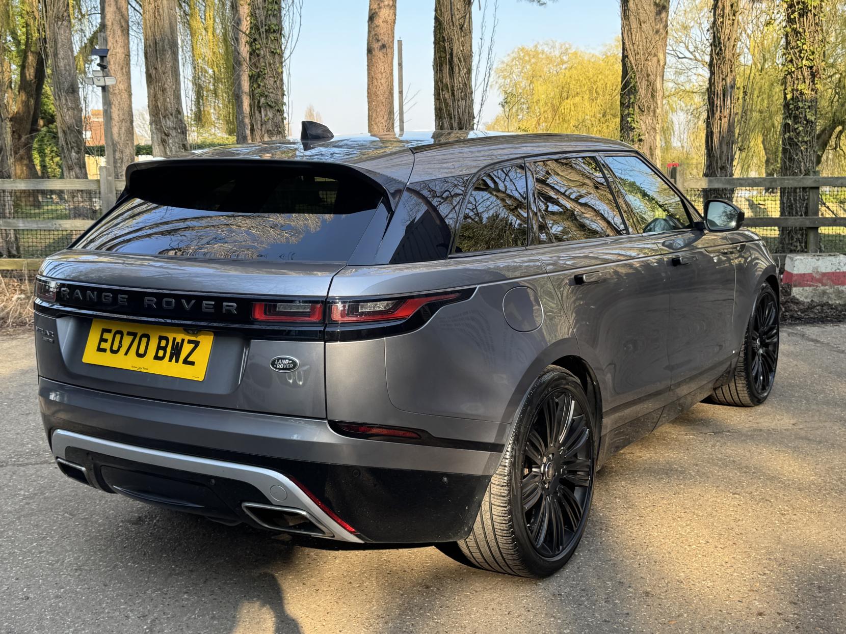 Land Rover Range Rover Velar 3.0 D300 R-Dynamic HSE SUV 5dr Diesel Auto 4WD Euro 6 (s/s) (300 ps)