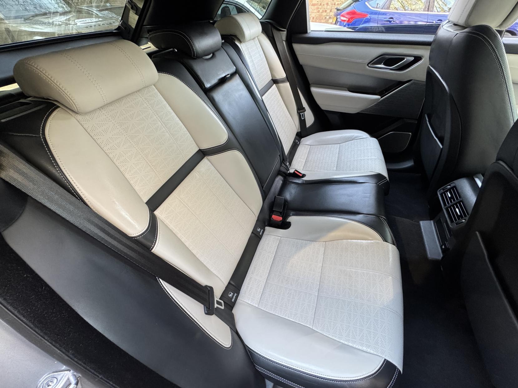 Land Rover Range Rover Velar 3.0 D300 R-Dynamic HSE SUV 5dr Diesel Auto 4WD Euro 6 (s/s) (300 ps)