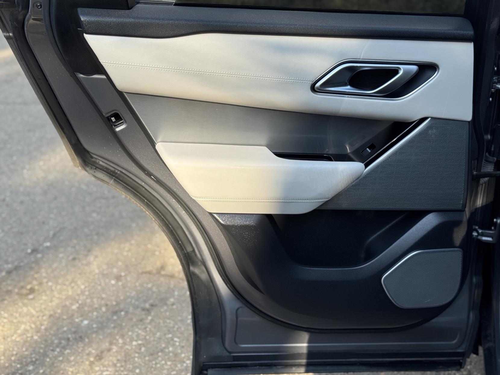 Land Rover Range Rover Velar 3.0 D300 R-Dynamic HSE SUV 5dr Diesel Auto 4WD Euro 6 (s/s) (300 ps)