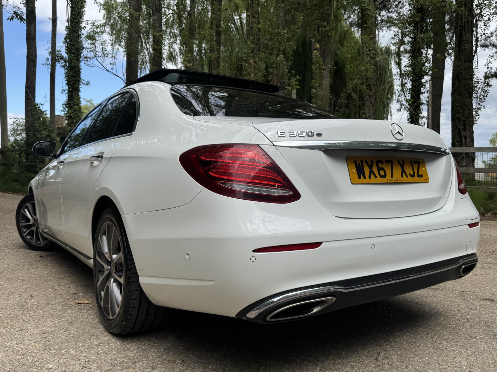 Mercedes-Benz E Class 2.0 E350e 6.4kWh SE (Premium) Saloon 4dr Petrol Plug-in Hybrid G-Tronic+ Euro 6 (s/s) (299 ps)