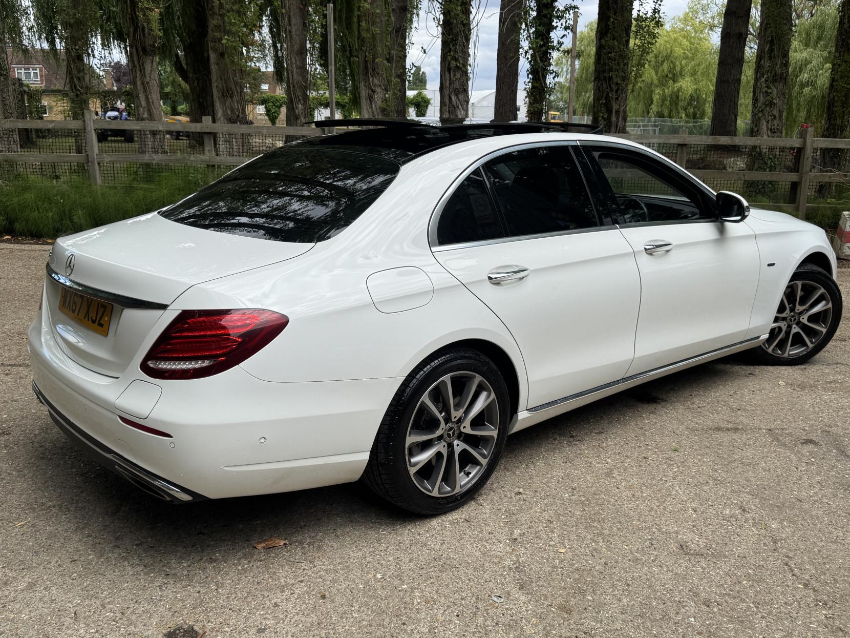 Mercedes-Benz E Class 2.0 E350e 6.4kWh SE (Premium) Saloon 4dr Petrol Plug-in Hybrid G-Tronic+ Euro 6 (s/s) (299 ps)
