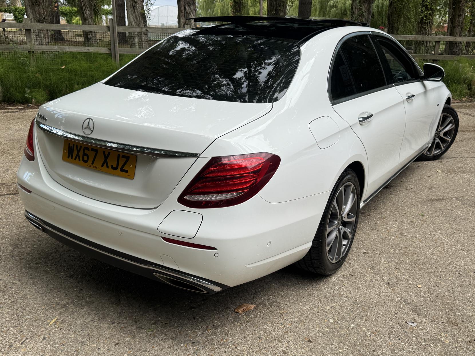 Mercedes-Benz E Class 2.0 E350e 6.4kWh SE (Premium) Saloon 4dr Petrol Plug-in Hybrid G-Tronic+ Euro 6 (s/s) (299 ps)