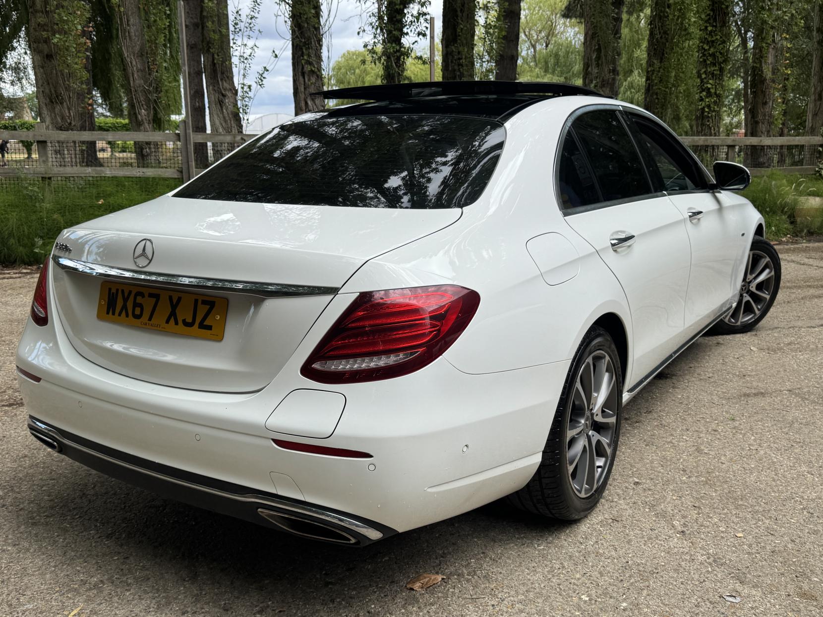 Mercedes-Benz E Class 2.0 E350e 6.4kWh SE (Premium) Saloon 4dr Petrol Plug-in Hybrid G-Tronic+ Euro 6 (s/s) (299 ps)