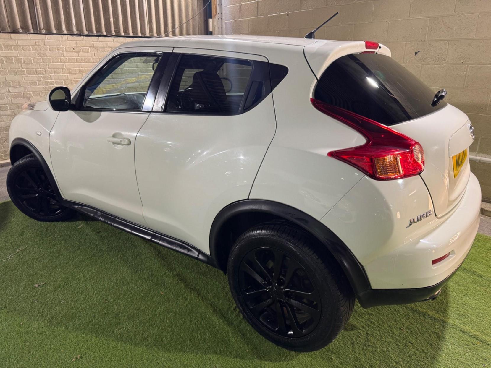 Nissan Juke 1.6 Acenta Premium Euro 5 (s/s) 5dr