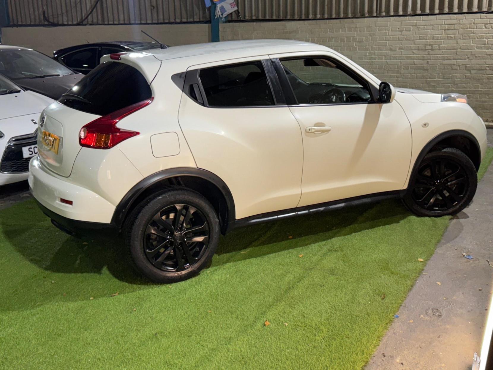 Nissan Juke 1.6 Acenta Premium Euro 5 (s/s) 5dr