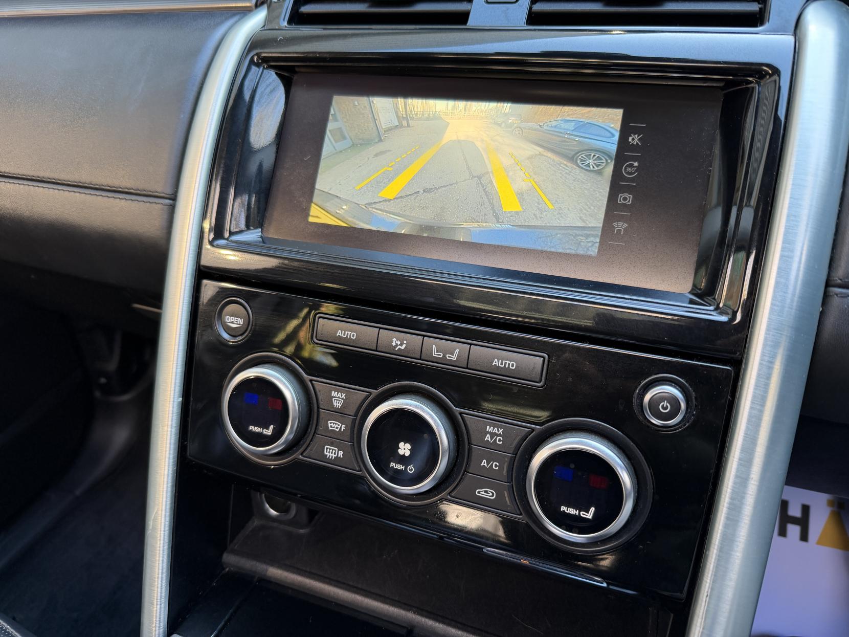 Land Rover Discovery 2.0 SD4 HSE Luxury SUV 5dr Diesel Auto 4WD Euro 6 (s/s) (240 ps)