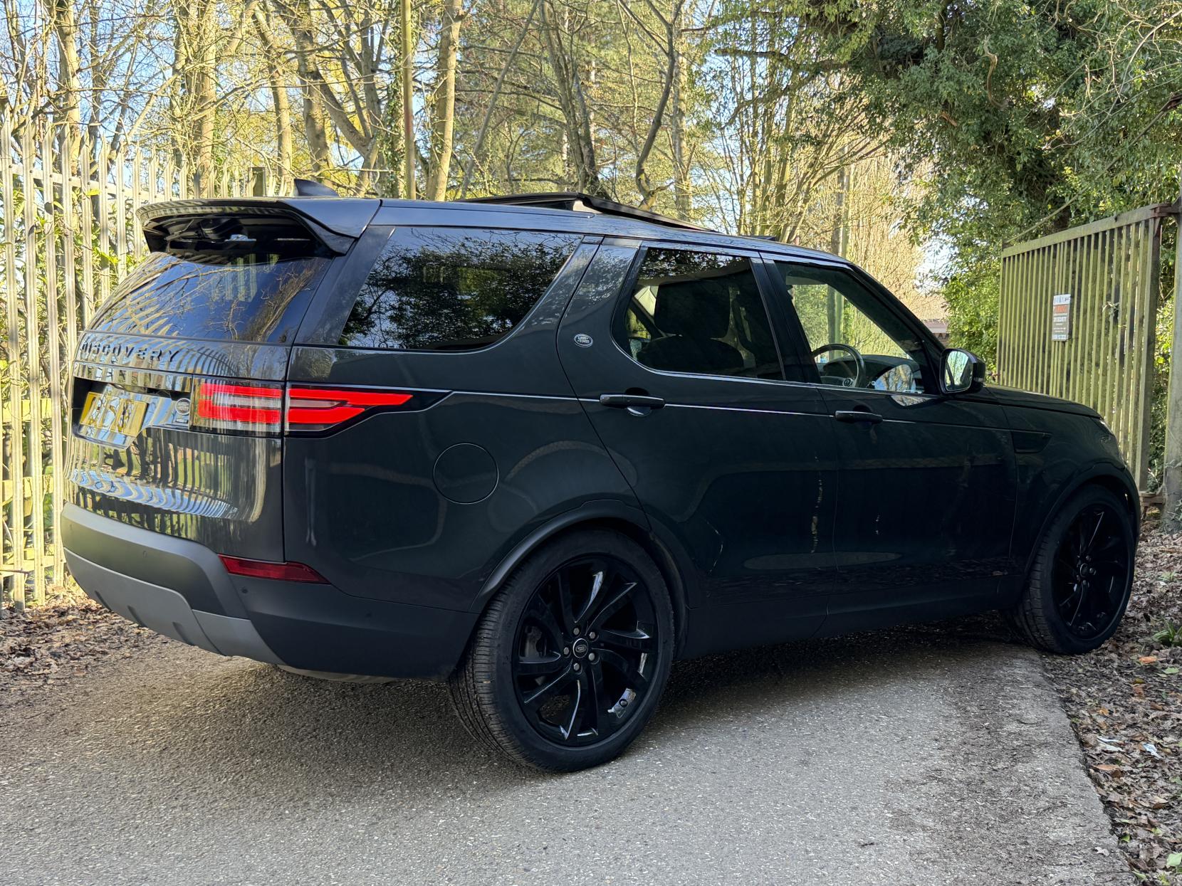 Land Rover Discovery 2.0 SD4 HSE Luxury SUV 5dr Diesel Auto 4WD Euro 6 (s/s) (240 ps)