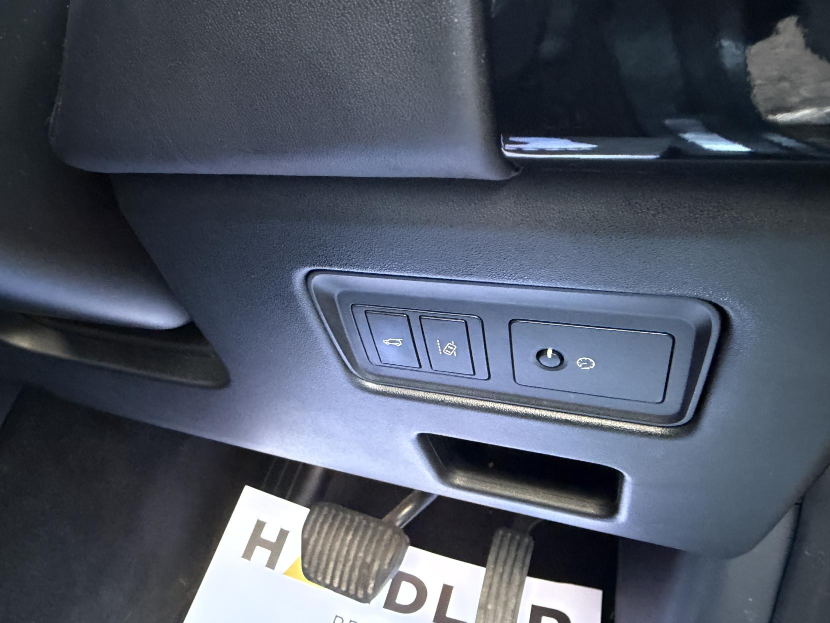 Land Rover Discovery 2.0 SD4 HSE Luxury SUV 5dr Diesel Auto 4WD Euro 6 (s/s) (240 ps)