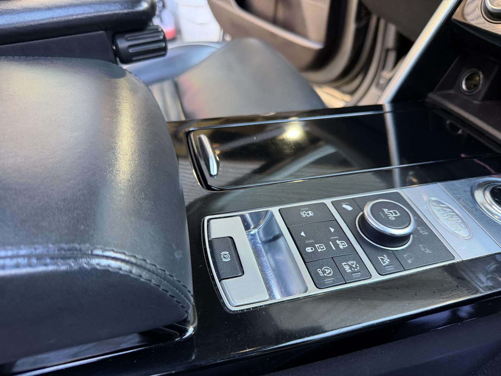 Land Rover Discovery 2.0 SD4 HSE Luxury SUV 5dr Diesel Auto 4WD Euro 6 (s/s) (240 ps)