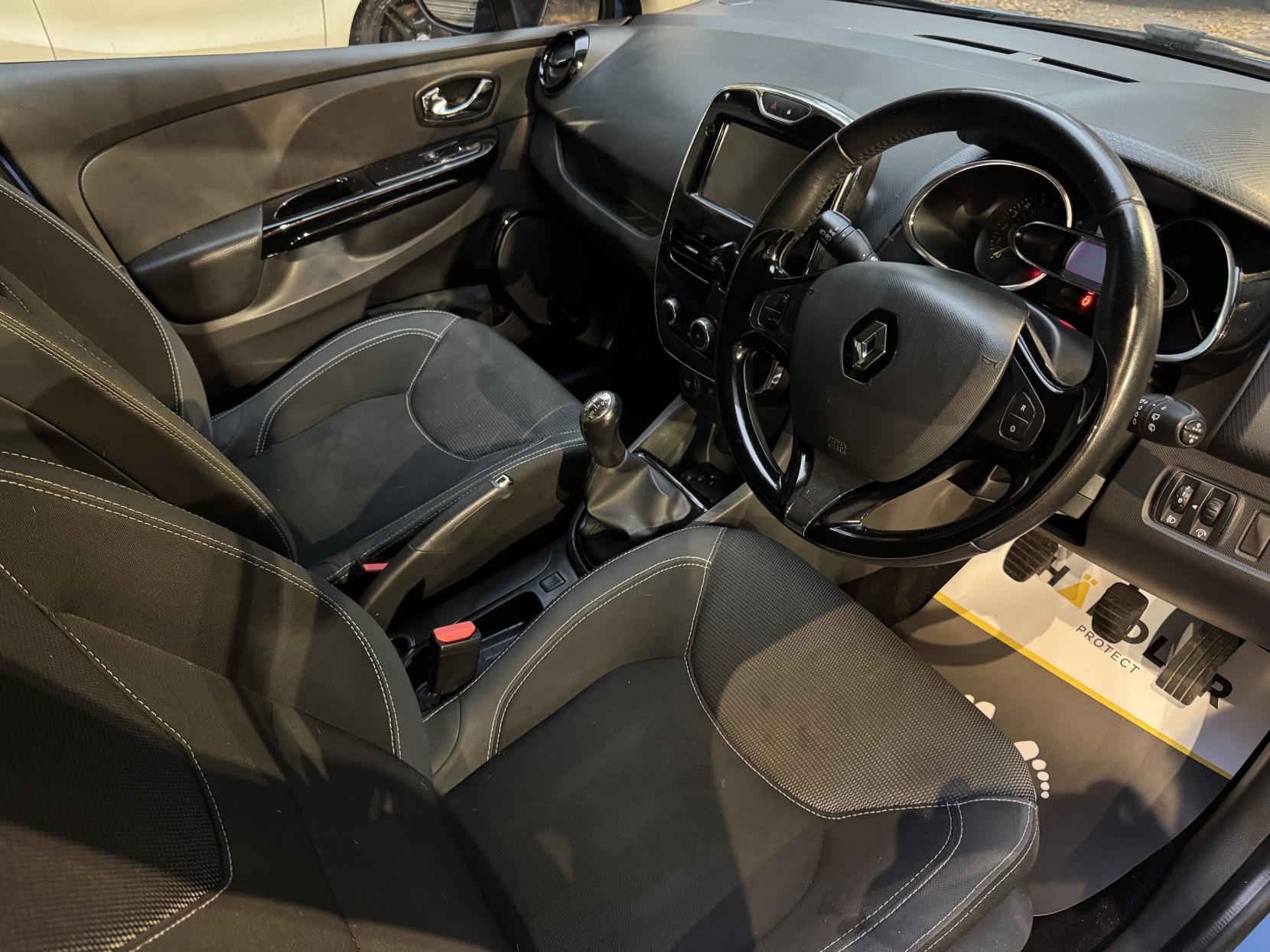 Renault Clio 0.9 TCe Dynamique MediaNav Hatchback 5dr Petrol Manual Euro 5 (s/s) (90 ps)